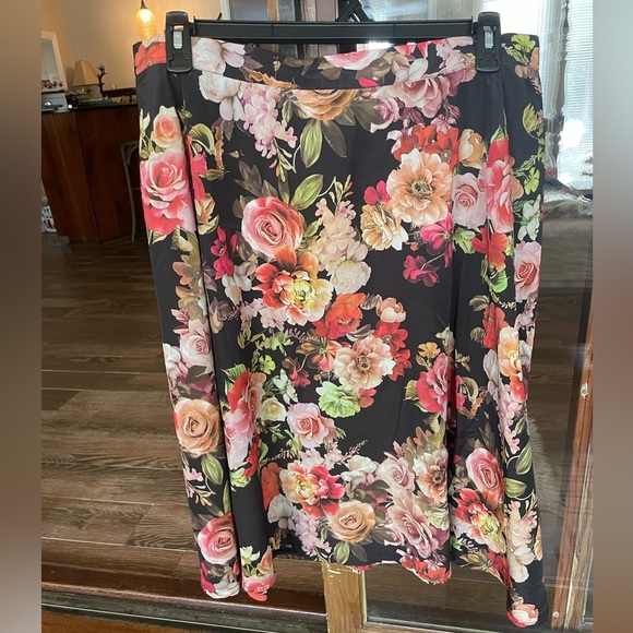 ModCloth Midi Circle Skirt Sz 2X Women’s Black Floral Vintage Inspired W/pockets - Picture 1 of 6